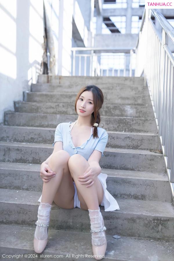   [XiuRen]高清写真图 2024.04.10 No.8369 杏子Yada 短裙美腿第15张图片